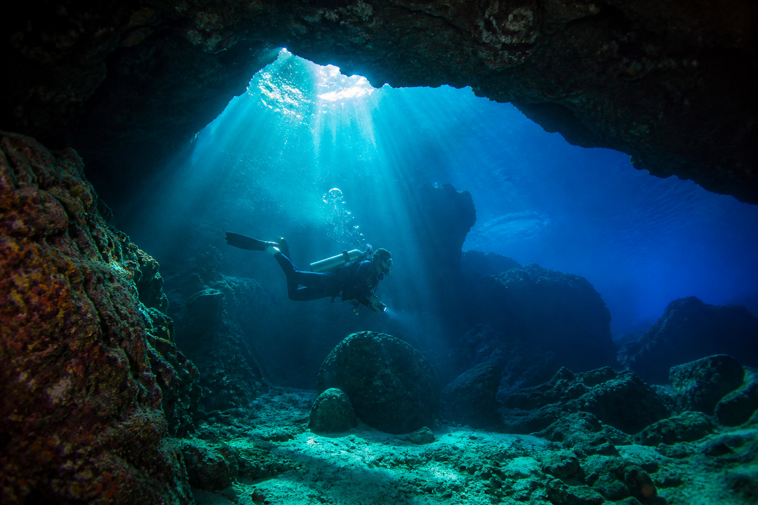 Scuba diving Siargao Philippines — Blue Cathedral and reef sites