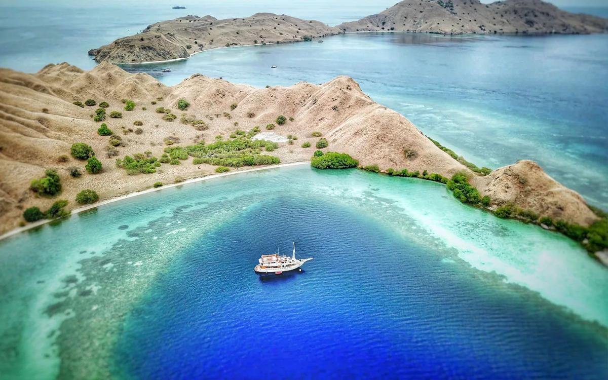 Mikumba Dua liveaboard seen from above in Komodo